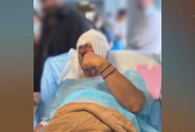 Ο υπάλληλος του δήμου Αθηναίων περιγράφει την επίθεση με μαχαίρι που δέχθηκε – «Με χτυπούσε στο κεφάλι»