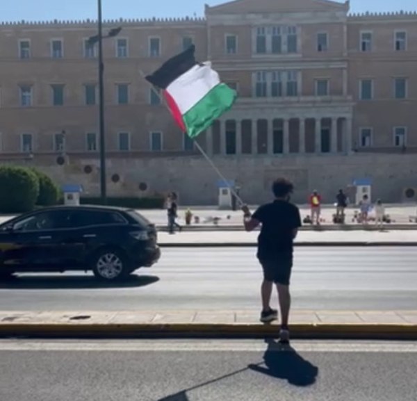 Σύνταγμα: Σύλληψη Παλαιστινίων ακτιβιστών σε καθιστική διαμαρτυρία