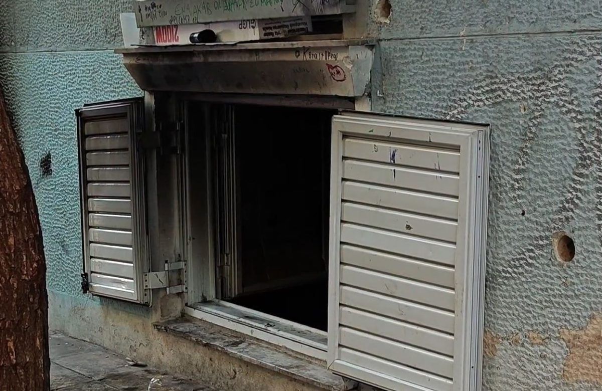 Φωτιά σε υπόγειο στον Κολωνό – Κάηκε ολοσχερώς