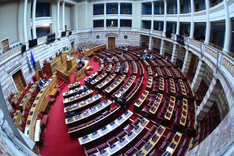 Τα μετέωρα κοινοβουλευτικά βήματα της ΝΔ, τα διλήμματα Βορίδη και η πανάκεια της εξεταστικής