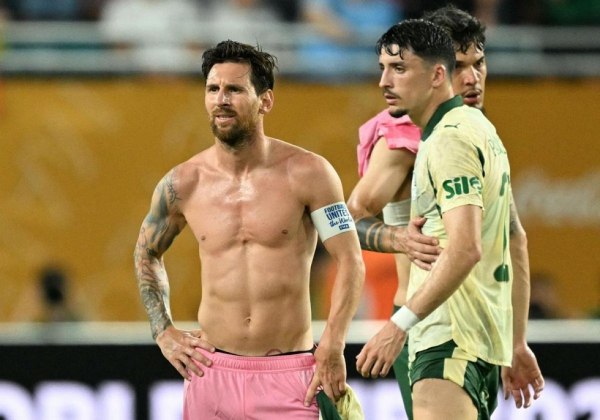 «Τρέλα» για τον Μέσι από τους παίκτες της Παλμέιρας – Επίθεση… αγάπης προς τον Αργεντινό (vid)