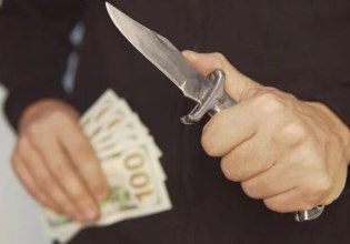 Μέγαρα: Μαχαίρωσαν 72χρονο μέσα στο σπίτι του και άρπαξαν 4.000 ευρώ – Τον βρήκε αναίσθητο η γυναίκα του