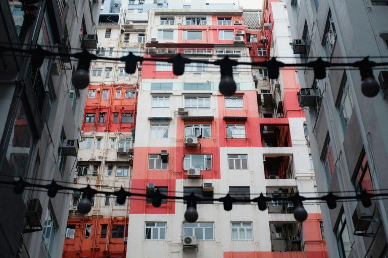 Κλιματική αλλαγή και στεγαστικό «καίνε» τις ευρωπαϊκές πόλεις – Στα κόκκινα η Αθήνα