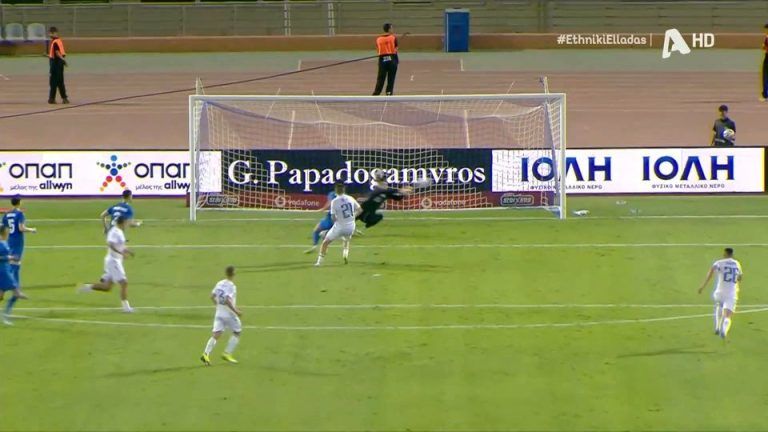 Οι εξαιρετικές επεμβάσεις του Μανδά στο πρώτο ημίχρονο με τη Σλοβακία (vids)