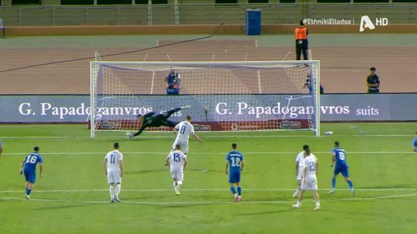 Εκπληκτικός Μανδάς, έπιασε το πέναλτι του Ντούντα (vid)