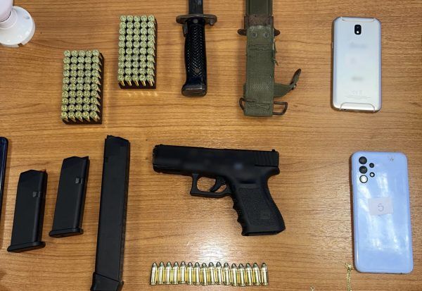 Αστυνομική επιχείρηση για όπλα στα Μέγαρα – Συνελήφθη 23χρονη