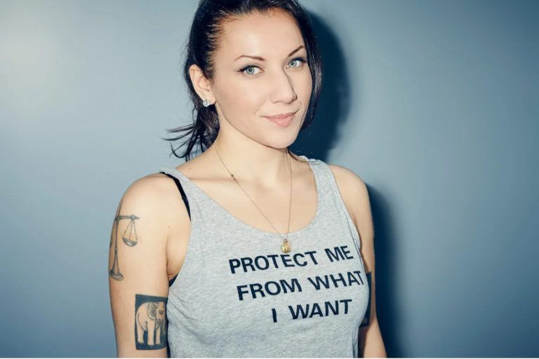 Από dominatrix της ηδονής, στην αγαμία: Η Μελίσσα Φέμπος και η μεγάλη επανάσταση της