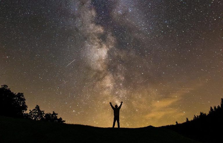 Άκρως Ζωδιακό: Τα Do’s και Don’ts στα ζώδια σήμερα [Δευτέρα 02.06.2025]