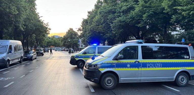 Επίθεση με μαχαίρι στο Μόναχο – Η αστυνομία πυροβόλησε τη δράστιδα