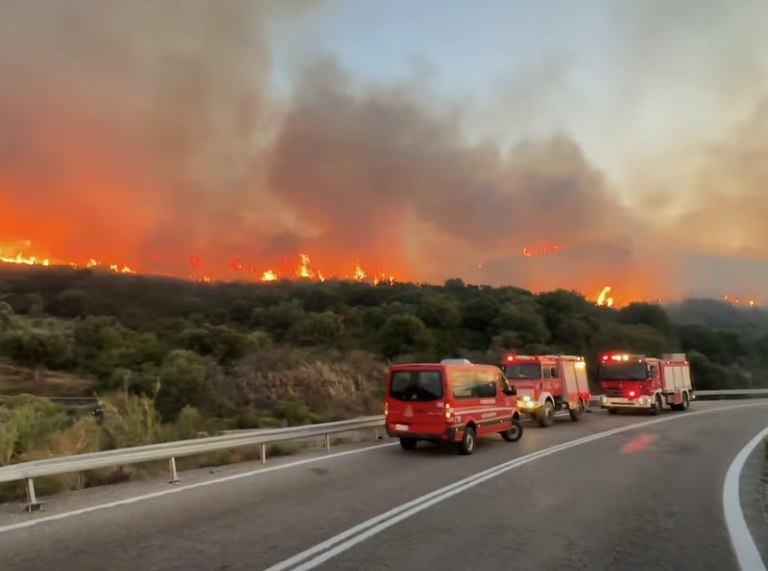 Ναύπακτος: Σε ύφεση η φωτιά στον Άνω Πλατανίτη – Εκκενώθηκαν οικισμοί