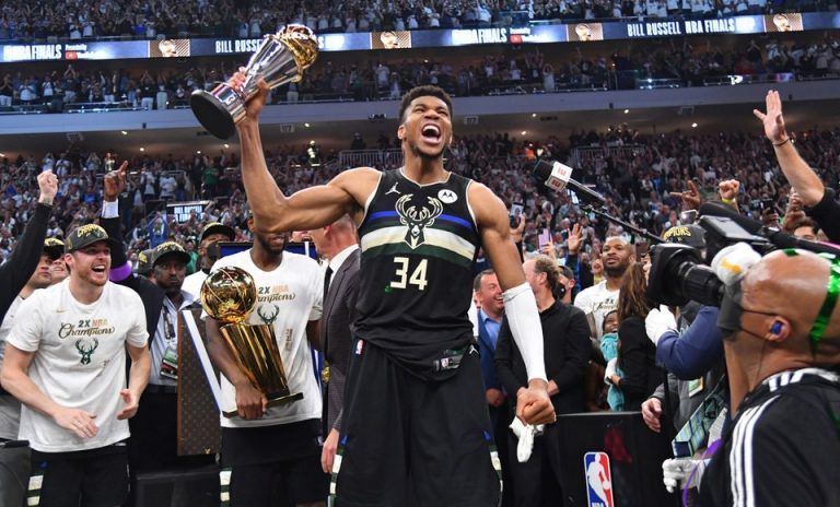 Αντετοκούνμπο: «Ελπίζω να επιστρέψω στους τελικούς του NBA με τους Μπακς»