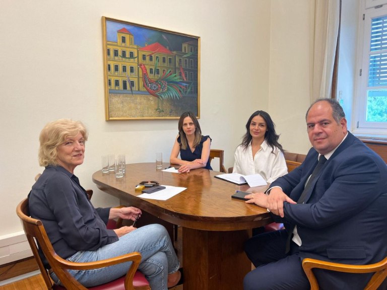 Συνάντηση Νέας Αριστεράς με τον πρέσβη της Παλαιστίνης – «Να σταματήσει η γενοκτονία στη Γάζα»