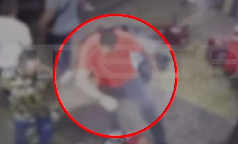 Νίκαια: Τους ξυλοκόπησαν επειδή έκαναν παρατήρηση σε ανήλικους – Σοκάρει το βίντεο ντοκουμέντο