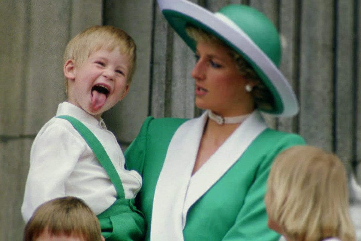 Πρίγκιπας Χάρι Σπένσερ; Το παρασκήνιο πίσω από τη σκέψη του να πάρει το επώνυμο της Νταϊάνα