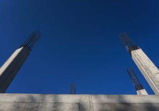 Στεγαστική κρίση: Το φιλόδοξο σχέδιο για φθηνή στέγη – Στα 275 ευρώ ο μέσος όρος καταβολής ενοικίου