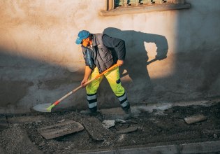 Ίλιον: Οικοδόμος πέθανε την ώρα που εργαζόταν εν μέσω καύσωνα – Οργισμένοι οι συνάδελφοί του
