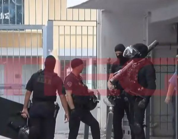 Πετρούπολη: Επιχείρηση της Αστυνομίας για τη σύλληψη του δράστη που ξυλοκόπησε γυναίκα οδηγό