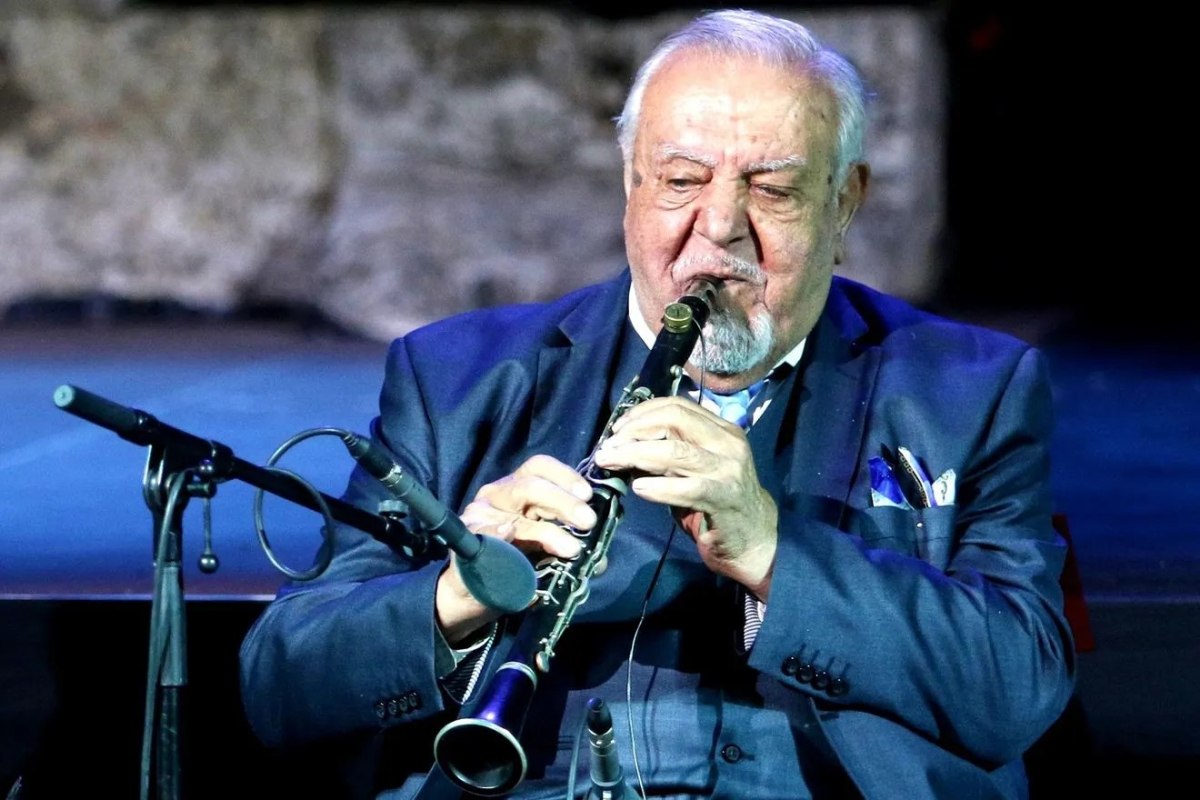 Σε λαϊκό προσκύνημα η σορός του Πετρολούκα Χαλκιά στον Μητροπολιτικό Ναό Αθηνών