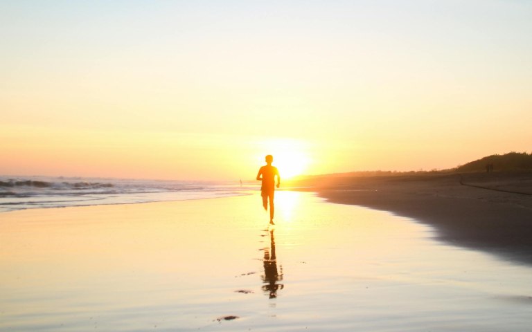 Τρέξιμο: Οι απλές συμβουλές για να προστατευτούμε από τον ήλιο