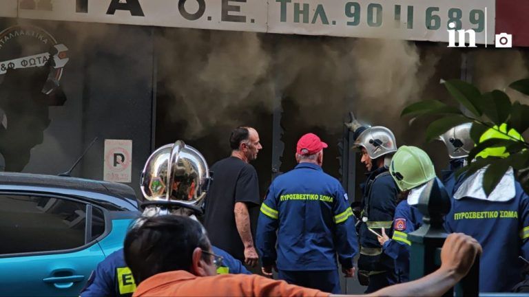 Φωτιά σε συνεργείο αυτοκινήτων στον Νέο Κόσμο