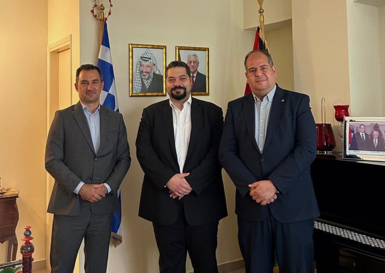 Συνάντηση Χαρίτση με τον εκπρόσωπο της Φατάχ – «Πίεση στην κυβέρνηση για να αλλάξει στάση για τη Γάζα»