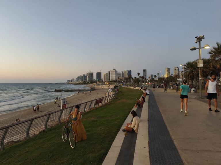 Ισραήλ: Η ζωή στο Τελ Αβίβ – Επιστροφή στην «κανονικότητα» μέχρι να ξαναηχήσουν οι σειρήνες