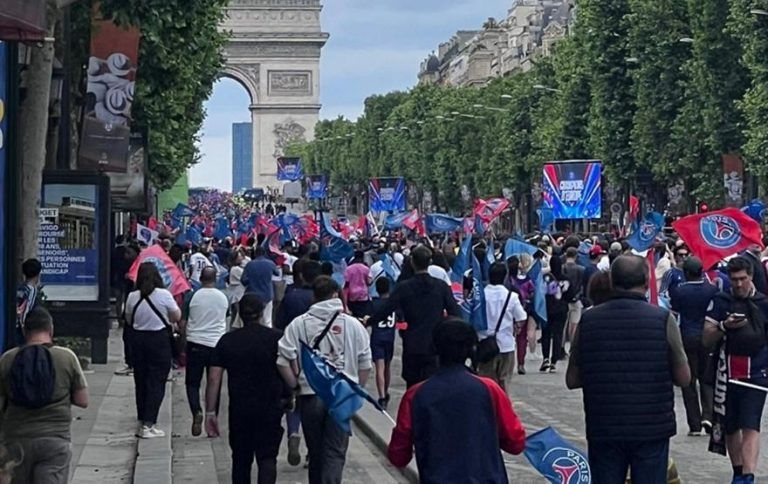 Live streaming: H παρέλαση της Παρί για την κατάκτηση του Champions League