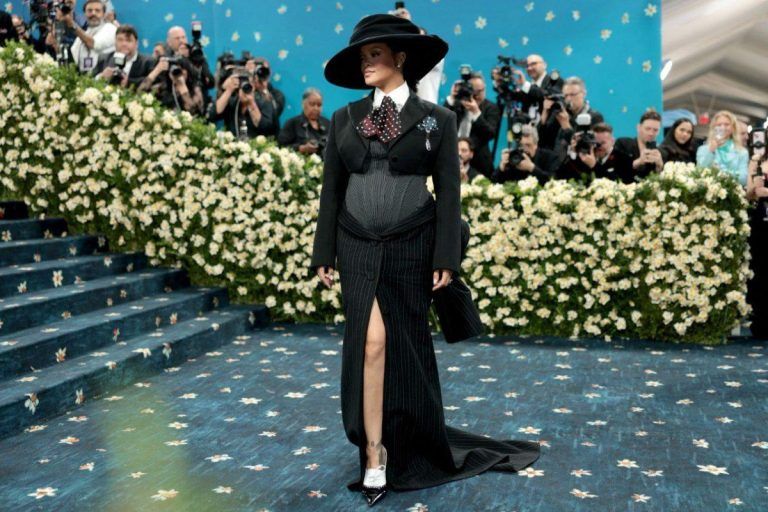 Ριάνα: Πέθανε ο πατέρας της σε ηλικία 70 ετών – Οι εξαρτήσεις και η ταραχώδης σχέση τους