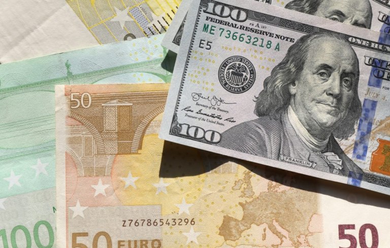 Δολάριο: Στα τάρταρα διά χειρός… Τραμπ