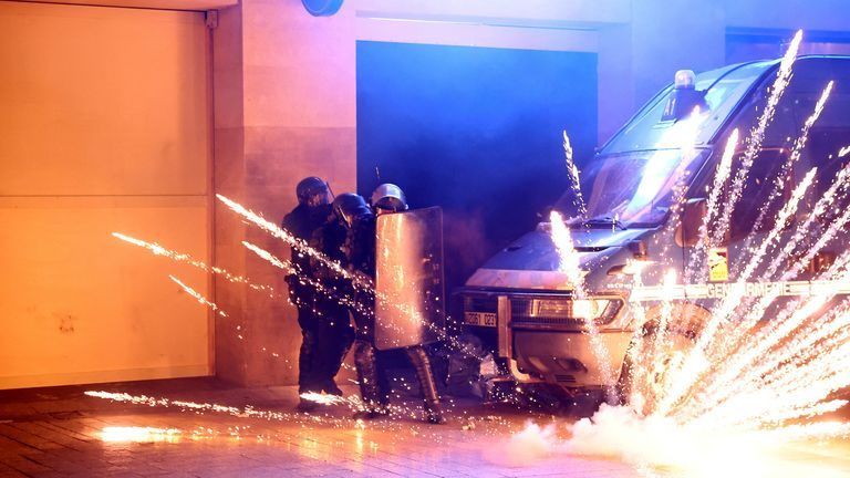 Δύο οι νεκροί στο Παρίσι: Σκληρές εικόνες στη Γαλλία μετά τον τελικό του Champions League (vids)