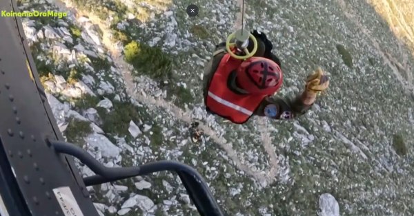 Άγιον Όρος: Καρέ καρέ επιχείρηση διάσωσης 30χρονου που έπεσε σε χαράδρα – Σηκώθηκε Super Puma