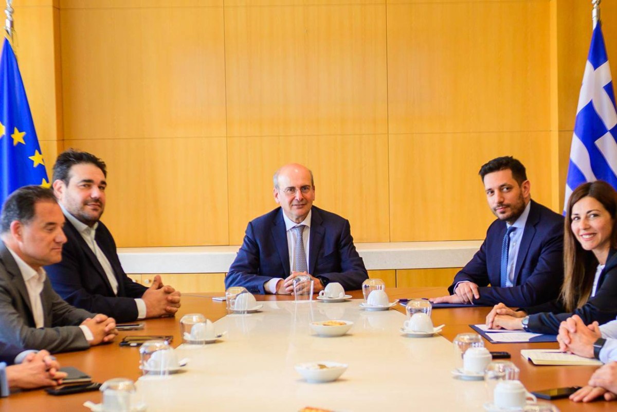 Σύσκεψη υπό τον Χατζηδάκη για την εφαρμογή του νέου ΚΟΚ – Πλαίσιο πρωτοβουλιών για την ενίσχυση της οδικής ασφάλειας