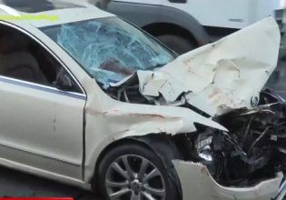 Ταξί καρφώθηκε σε απορριμματοφόρο στην Ποσειδώνος – Νεκρή υπάλληλος καθαριότητας του δήμου