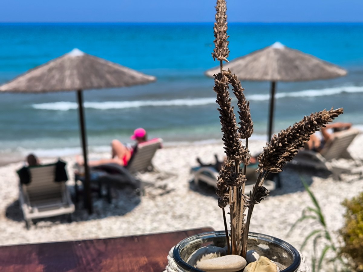 Καιρός: Ισχυροί άνεμοι και θερμοκρασίες έως 33 βαθμούς