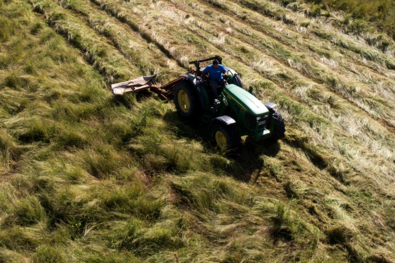 ΟΠΕΚΕΠΕ: Διάλογοι «φωτιά» – «Εφόσον στέκει το Μαξίμου και στέκει και ο Μάκης είσαι βράχος…»