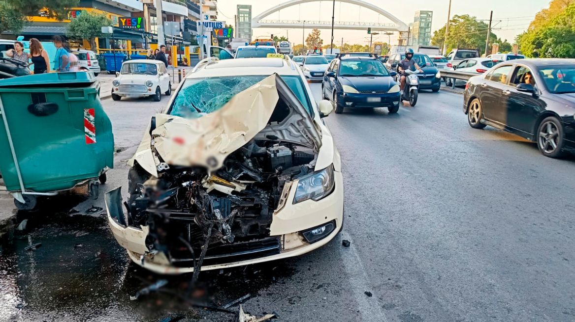 Τροχαίο στην Ποσειδώνος: Κακουργηματική δίωξη στον οδηγό του ταξί – Κατηγορούμενος και ο οδηγός του απορριμματοφόρου