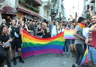 Κωνσταντινούπολη: Δεκάδες συλλήψεις στην πορεία Pride – Την είχε απαγορεύσει το γραφείο του κυβερνήτη
