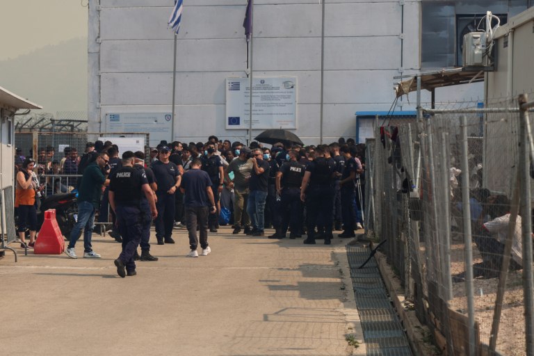 Φωτιά στη Χίου: Προληπτική εκκένωση της πρώην ΒΙΑΛ