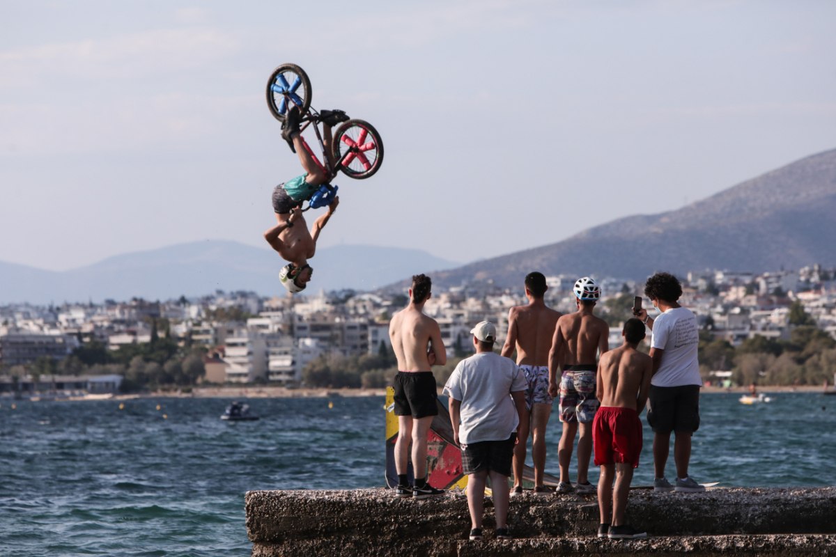 Καιρός: «Έβρασε» η χώρα, πού είχε 43°C – Πότε ξεκινούν οι καταιγίδες