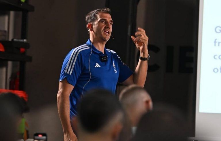 «Ο Έλληνας γυμναστής της Φενέρμπαχτσε οδεύει προς την Αρμάνι Μιλάνο» (pic)