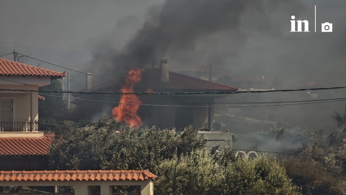 Σε ύψιστο συναγερμό για τις φωτιές – Καμένα σπίτια και πολλές ζημιές αφήνει πίσω η φωτιά στην Παλαιά Φώκαια