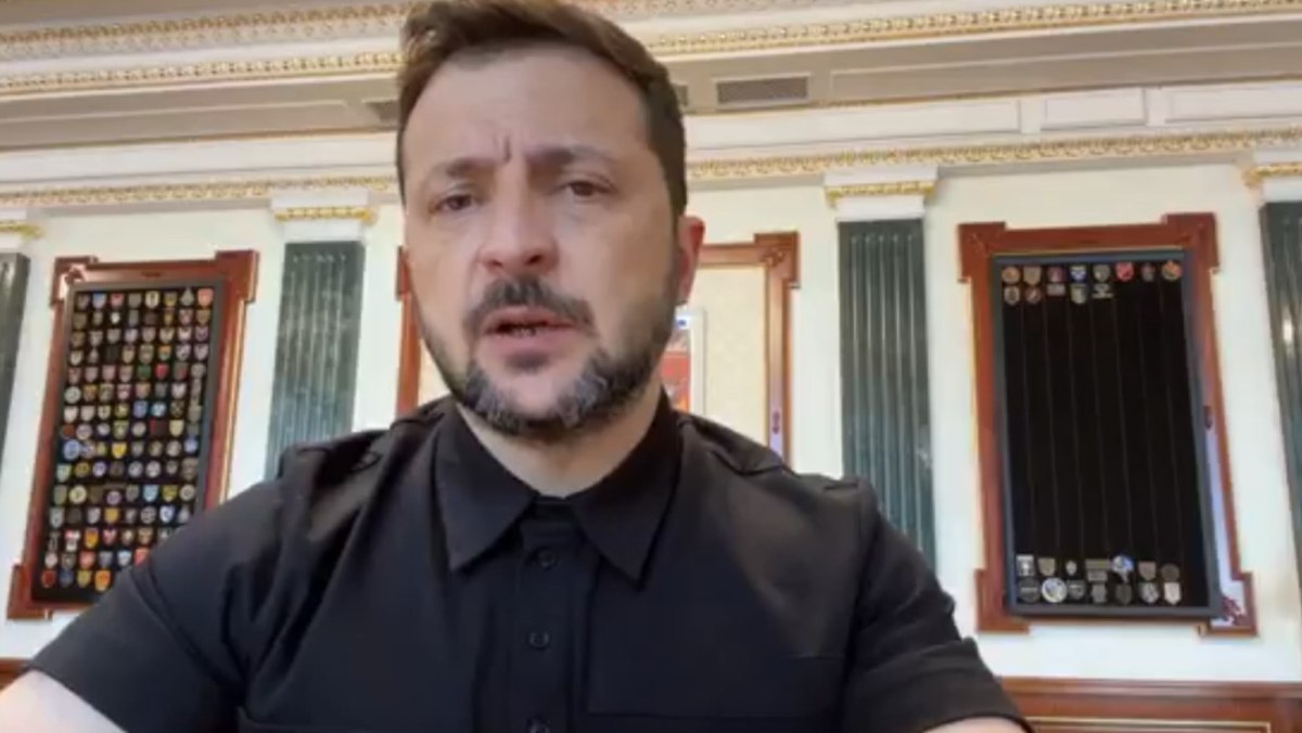 Ο Ζελένσκι αποκαλεί τον Πούτιν «αγιατολάχ» που ενεργεί όπως ο ανώτατος ηγέτης του Ιράν