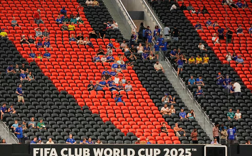 Αδειες κερκίδες, δύσκολες ερωτήσεις για τη FIFA και… σεισμός για το Μουντιάλ!