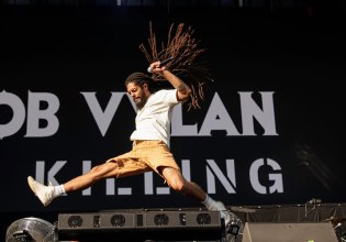 Οι Bob Vylan κατέφθασαν από το Glastonbury στη σκηνή του Release Athens – Το μήνυμα προς το κοινό
