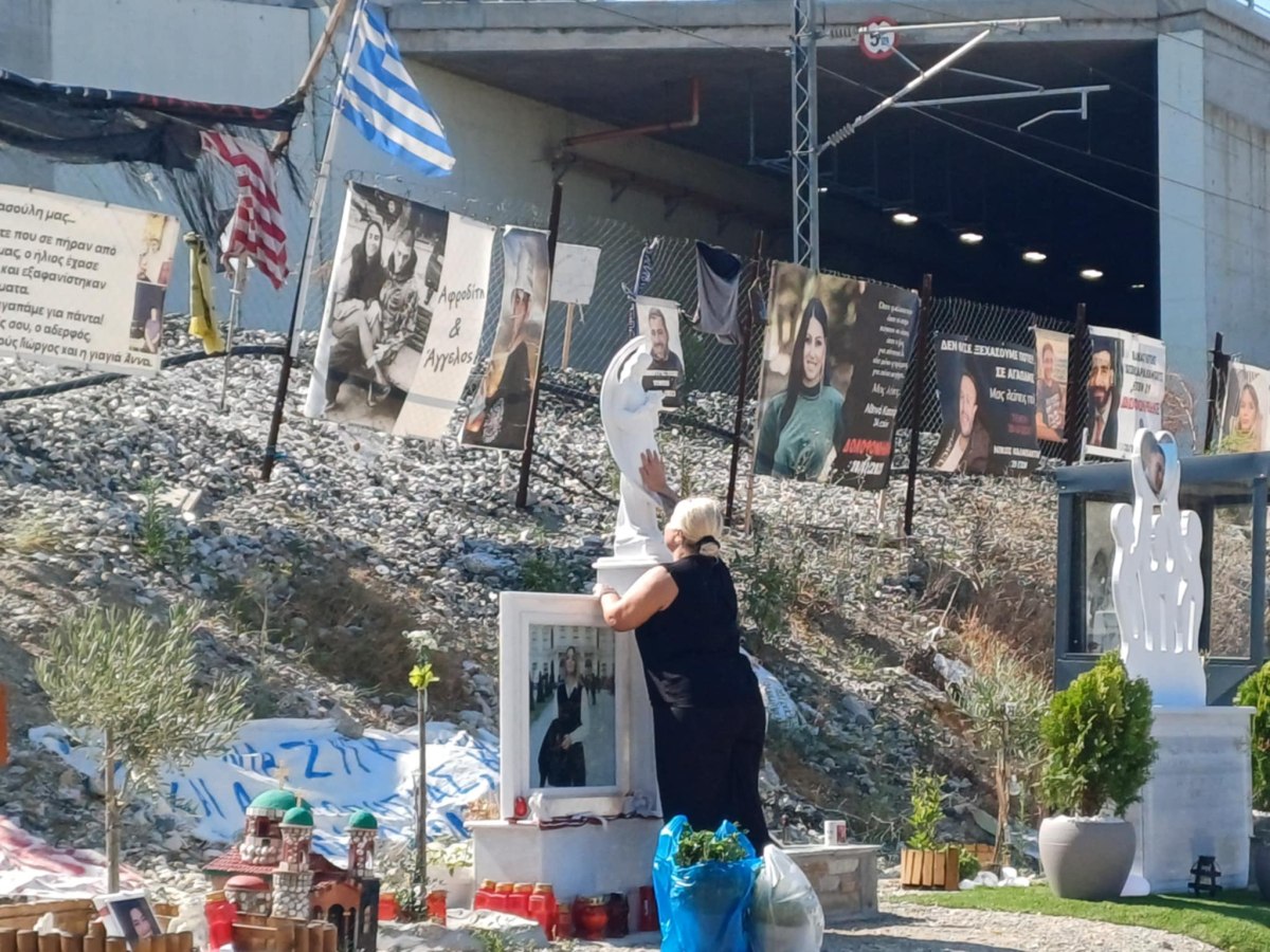 Τέμπη: Τρισάγιο στη μνήμη των 57 θυμάτων στο σημείο της τραγωδίας  με αφορμή την εορτή του Αγίου Παϊσίου