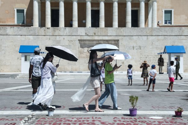 Καιρός: Καύσωνα συνέχεια – Σε ποιες περιοχές ο υδράργυρος θα χτυπήσει κόκκινο