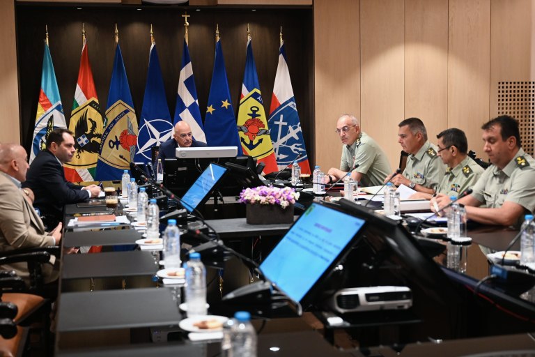 Συνάντηση Δένδια – Πετραλιά για τον Κανονισμό SAFE – Τι αποφασίστηκε για τα Ταμεία των Ενόπλων Δυνάμεων