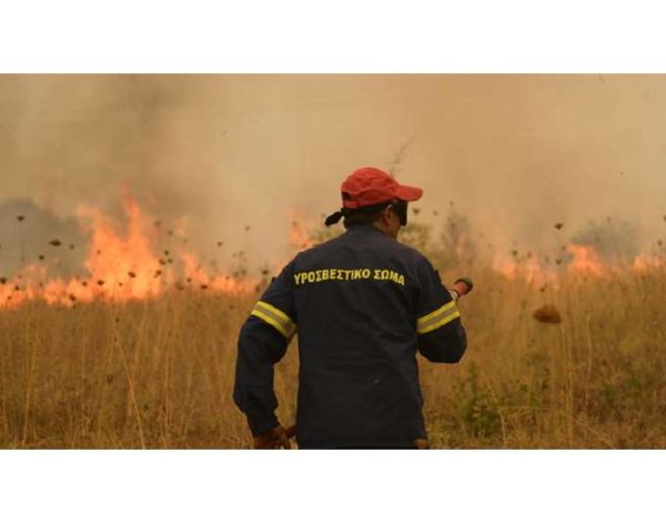 Φωτιά στα Κύθηρα – Εντολή εκκένωσης στην παραλία Μελιδόνι