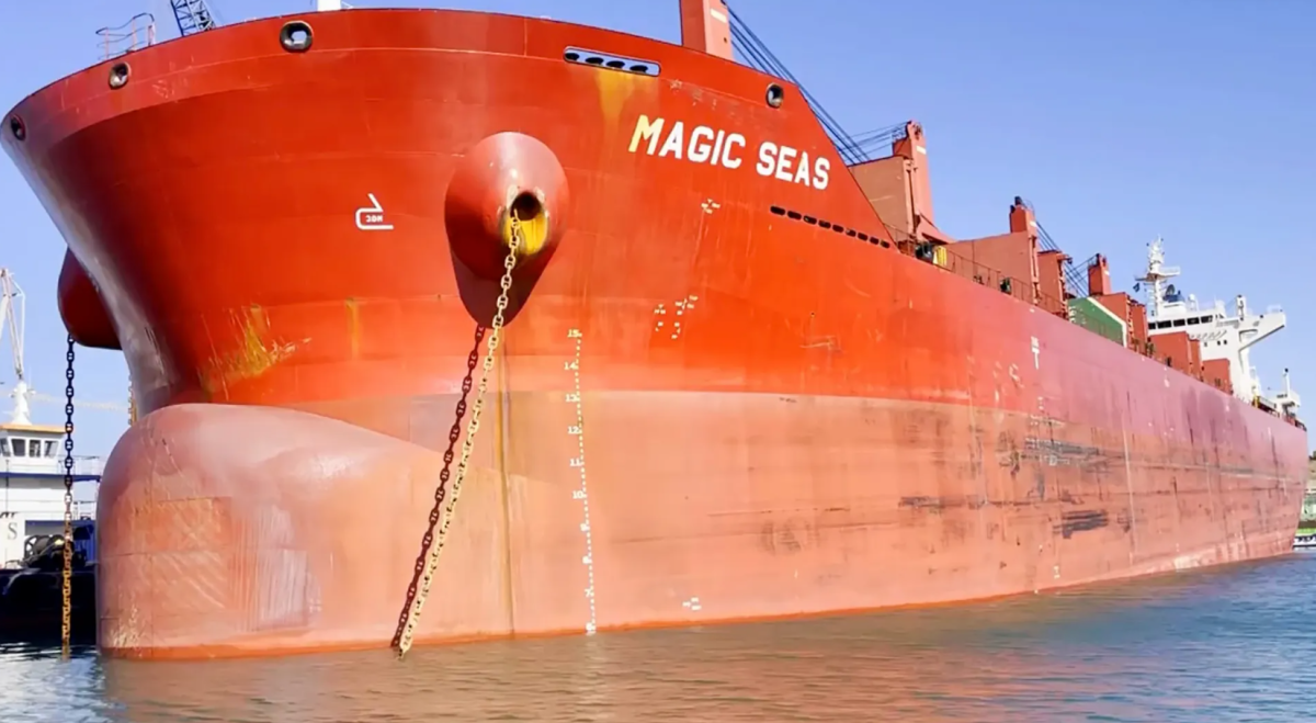 Χούθι: Ανέλαβαν την ευθύνη για την επίθεση στο ελληνόκτητο πλοίο στην Ερυθρά – Λένε ότι έχει «βυθιστεί πλήρως»