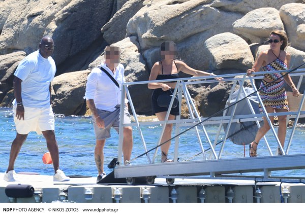 Μάικλ Τζόρνταν και Ιβέτ Πριέτο: Απολαμβάνουν τις διακοπές τους στη Μύκονο